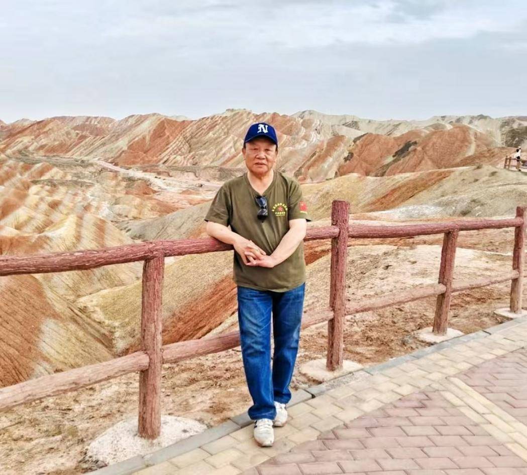 畫家王國欣在書畫精英野三坡作品展上獲金獎并得在場名家一致好評