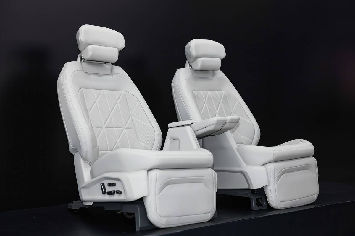 2026款福特銳界L亮相!座椅很豪,新增百萬級半苯胺全粒面真皮材質