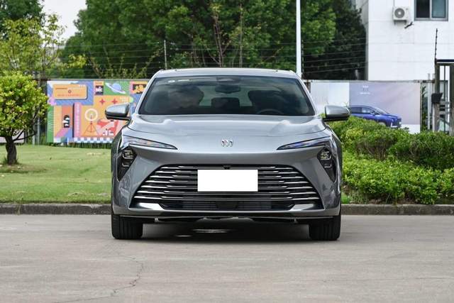 同陣營PK,別克君越對比豐田亞洲龍,選誰更合適?