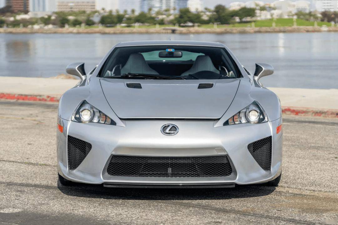 13年前的車僅行駛6000英里!拍賣成交價約合591.2萬元?!