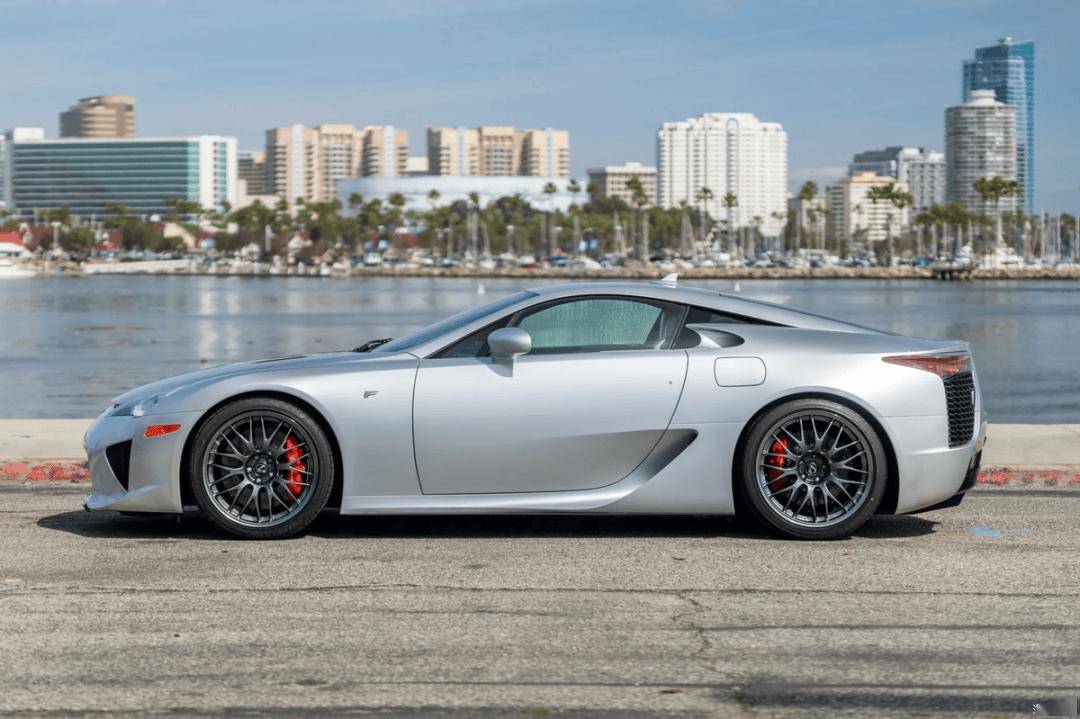 13年前的車僅行駛6000英里!拍賣成交價約合591.2萬元?!