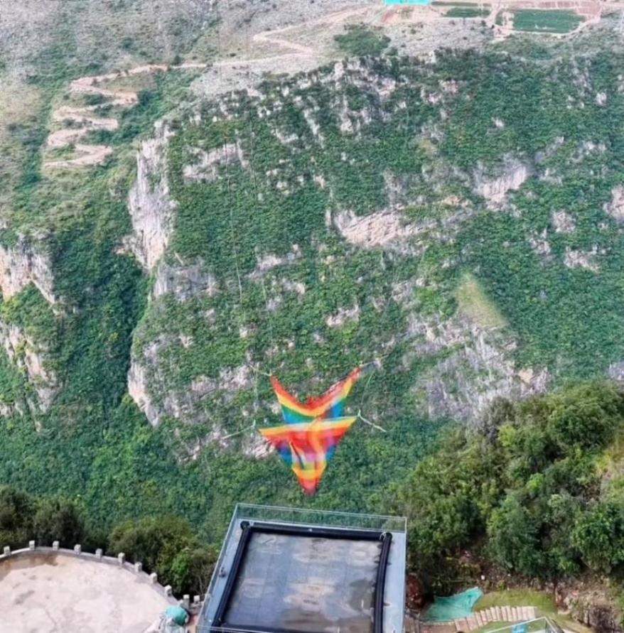 國(guó)內(nèi)首個(gè)無(wú)繩蹦極項(xiàng)目營(yíng)業(yè)前被叫停 景區(qū):安全評(píng)估未完成