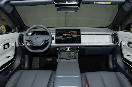 零跑Lafa5預售10.58萬起,搭載8295芯片與激光雷達,迎合年輕人?