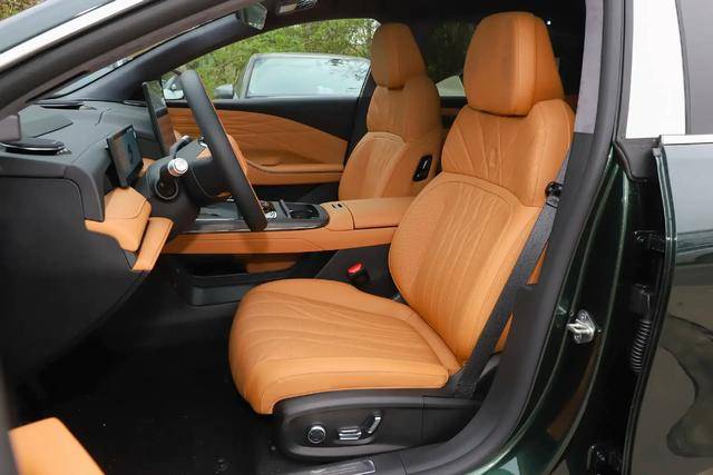 預(yù)算15萬內(nèi)就能買的C級(jí)插混,這3款值得一看,還帶按摩座椅